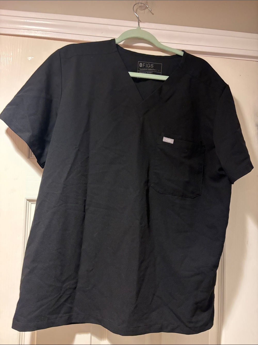 Figs Black V-Neck Scrub Top with Chest Pocket in Black L